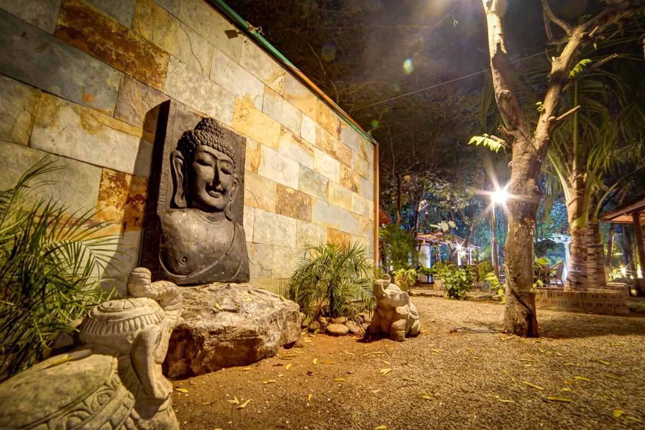 Brown Town Resort & Spa 하이데라바드 외부 사진