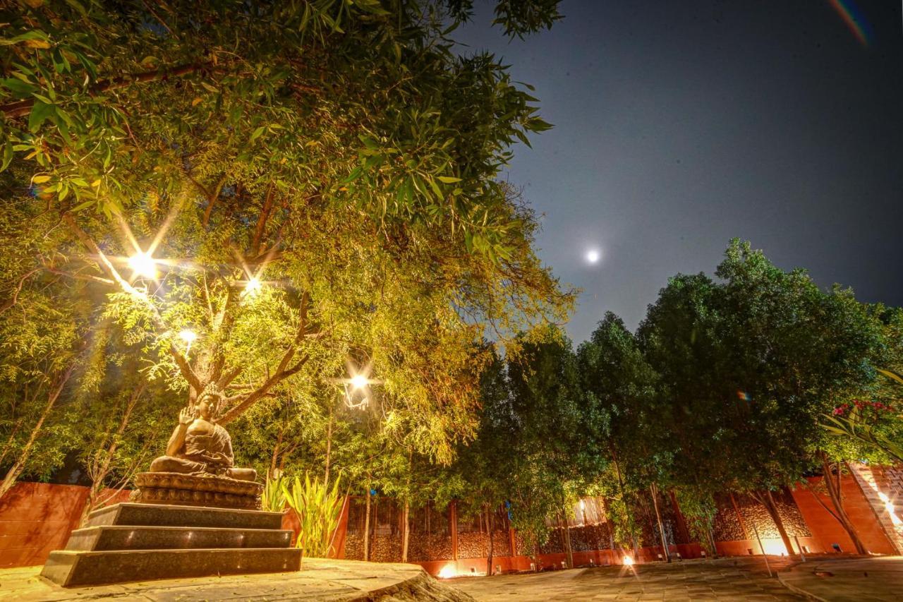 Brown Town Resort & Spa 하이데라바드 외부 사진