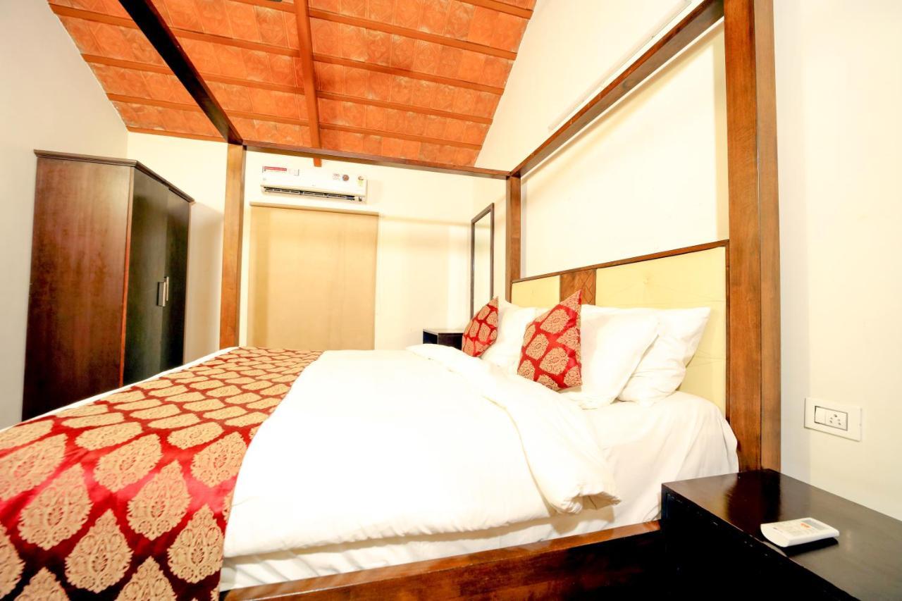 Brown Town Resort & Spa 하이데라바드 외부 사진