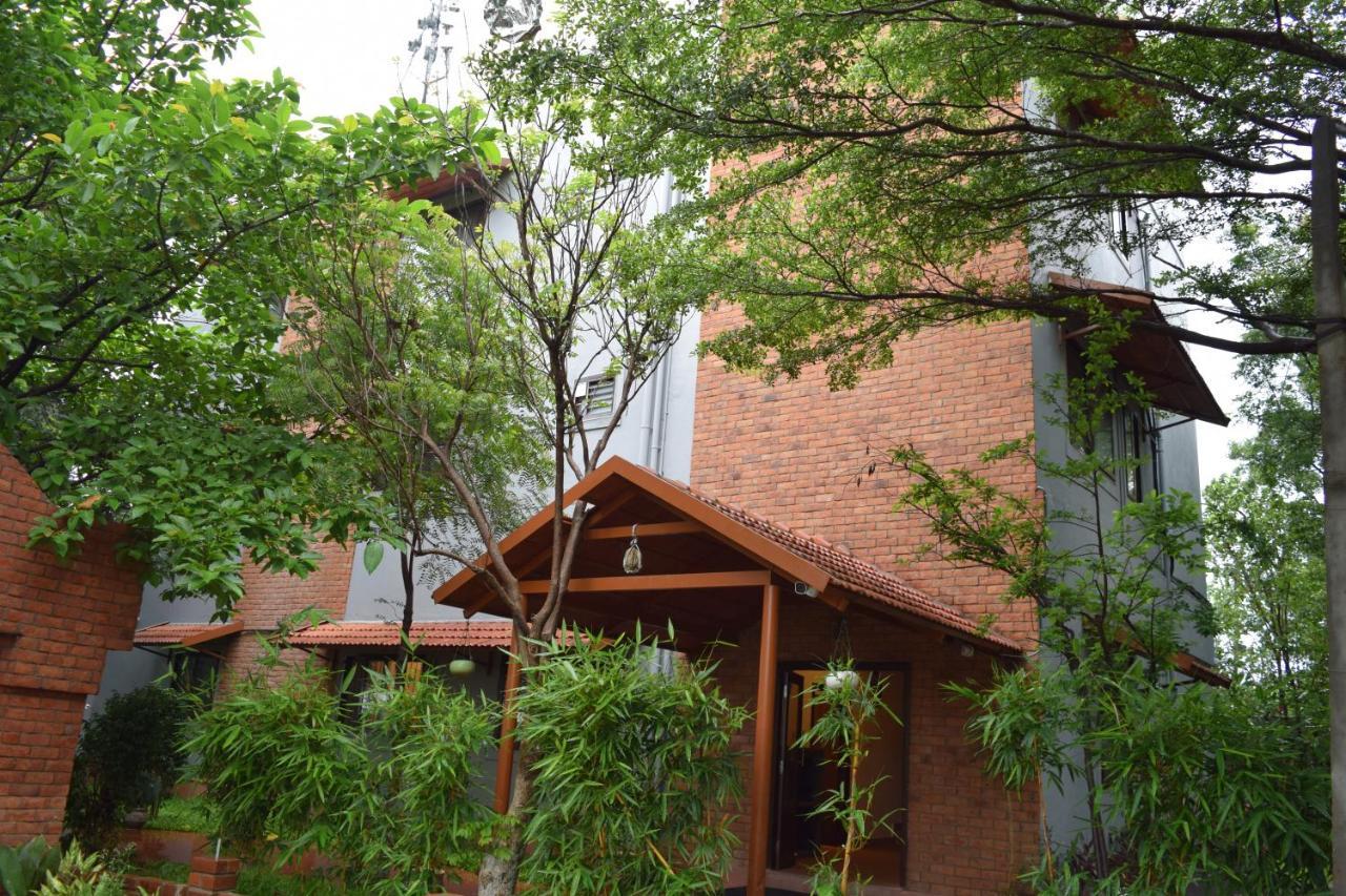 Brown Town Resort & Spa 하이데라바드 외부 사진