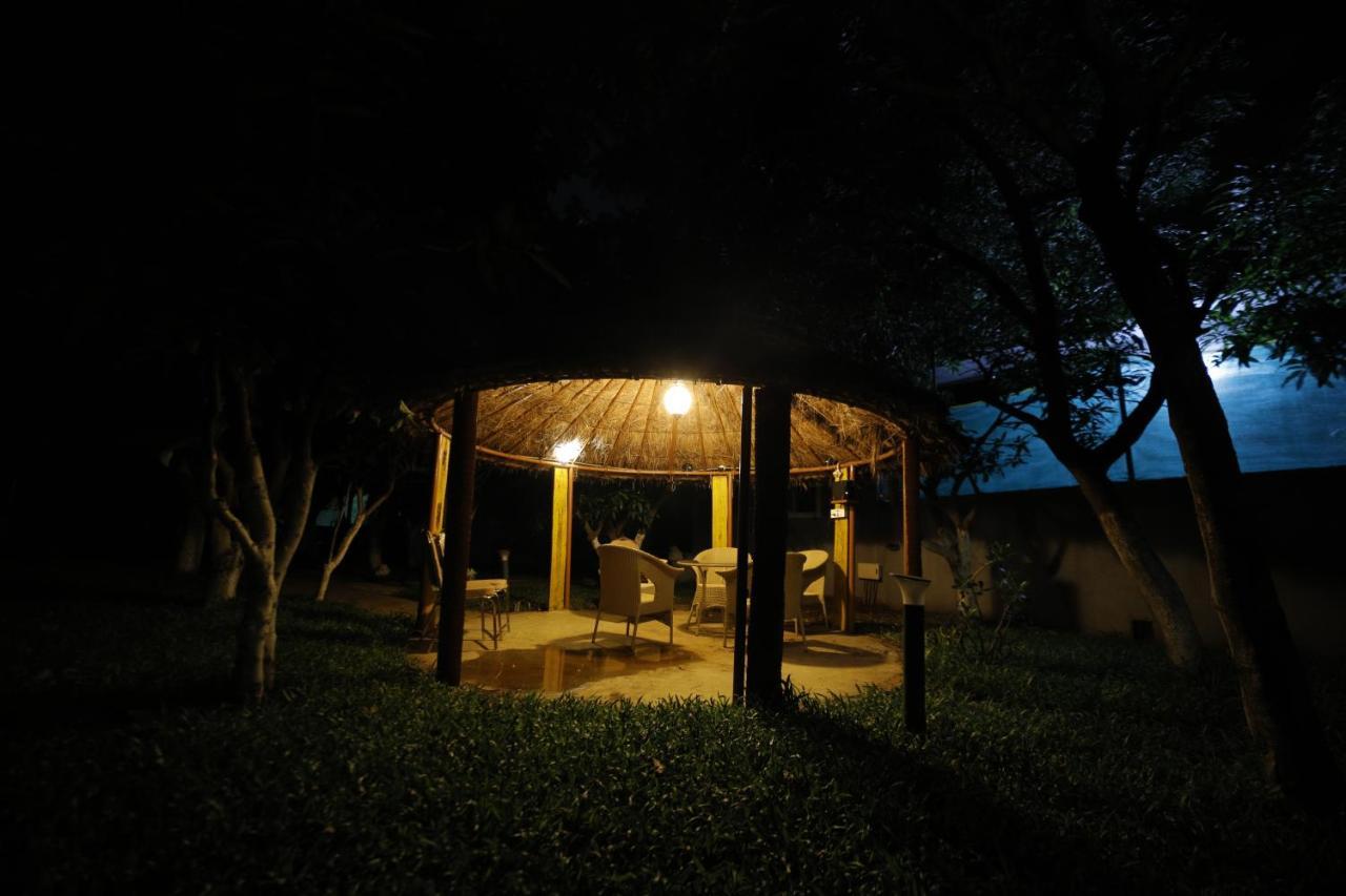 Brown Town Resort & Spa 하이데라바드 외부 사진
