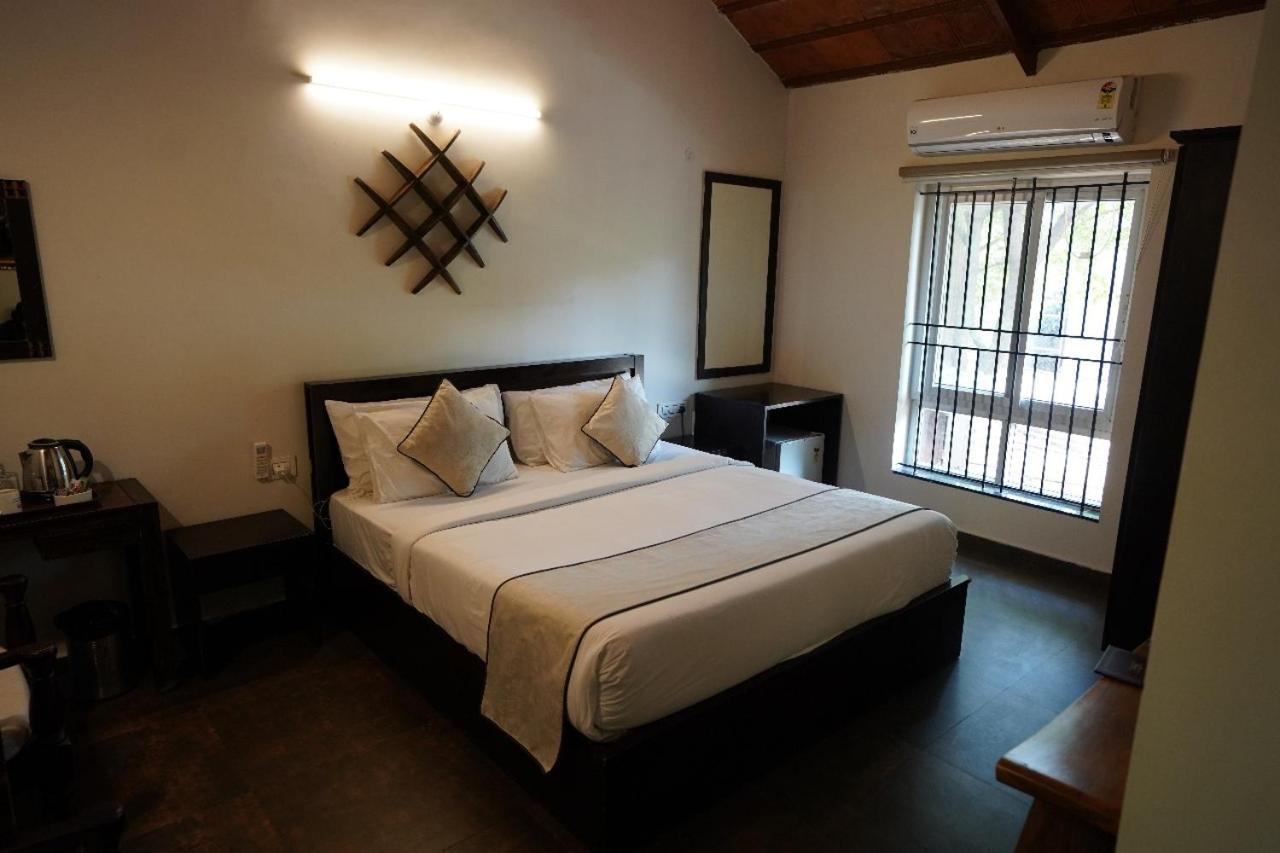Brown Town Resort & Spa 하이데라바드 외부 사진