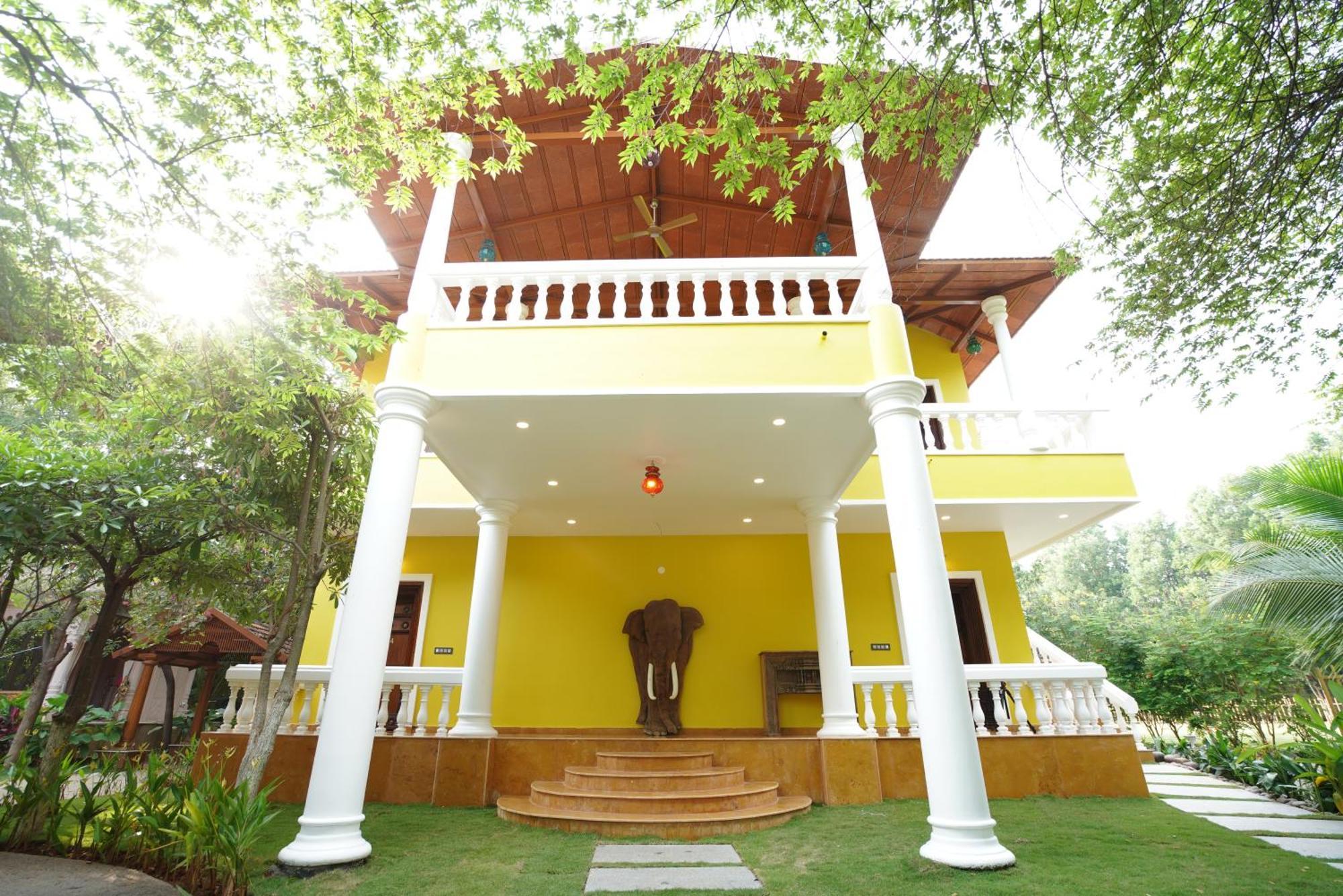 Brown Town Resort & Spa 하이데라바드 외부 사진